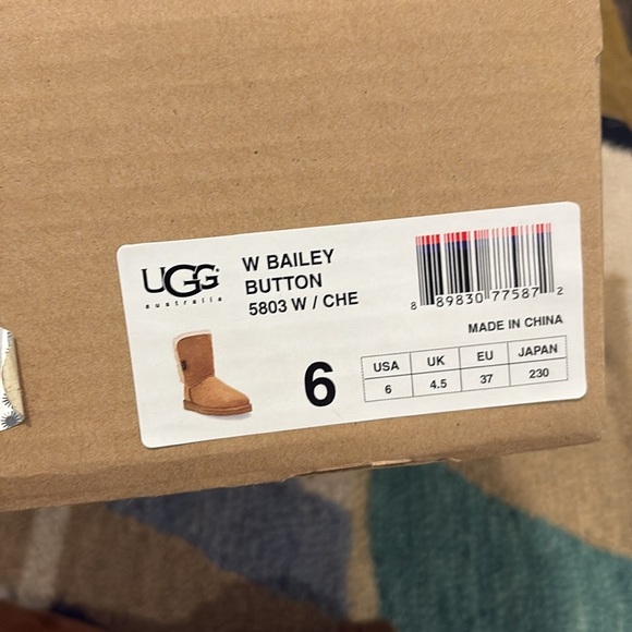 Ugg Bailey Button Boots in Chestnut size 6 - Picture 2 of 8